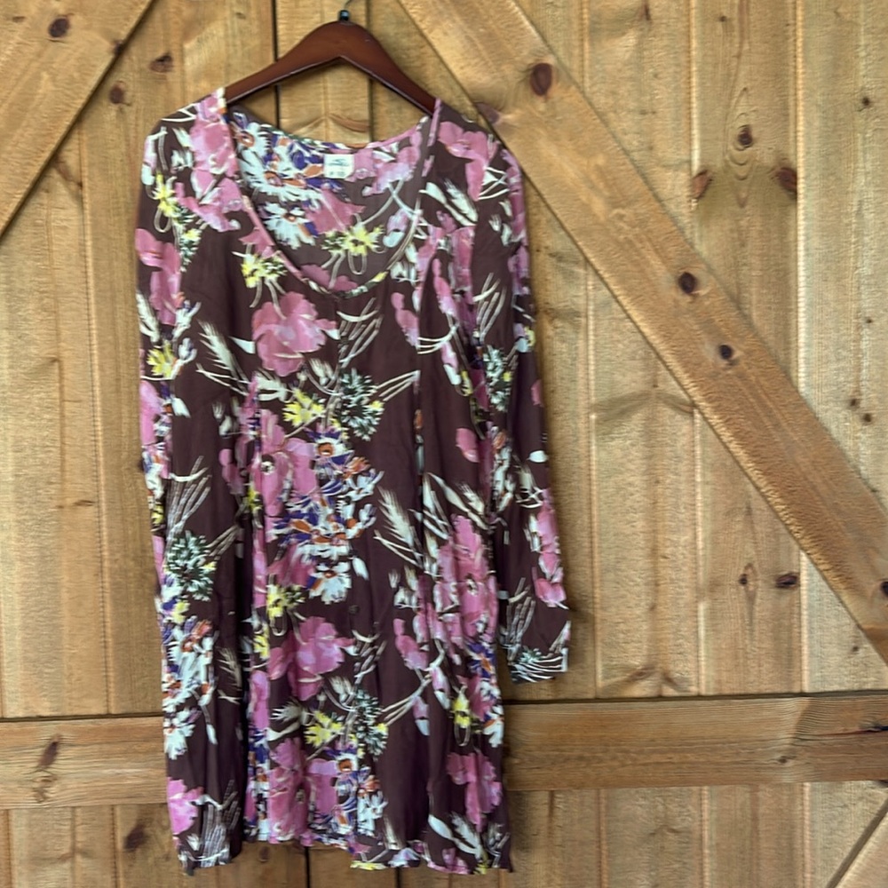 O Neill dress,  long sleeve with a button to adjust